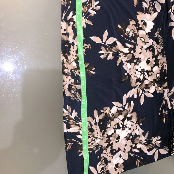 Beautiful dress Tommy Hilfiger.                              Size 8 . - Picture 5 of 7